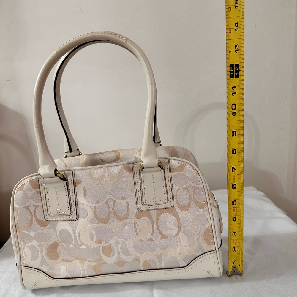 Coach Cream and Tan Shoulder Bag - Picture 11 of 13